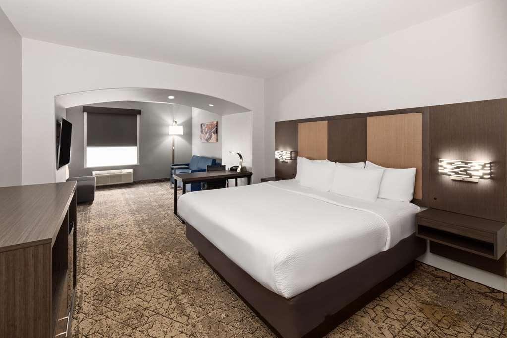 La Quinta By Wyndham ماكاليستر الغرفة الصورة
